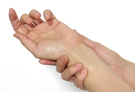 更年期の手指関節痛イメージ